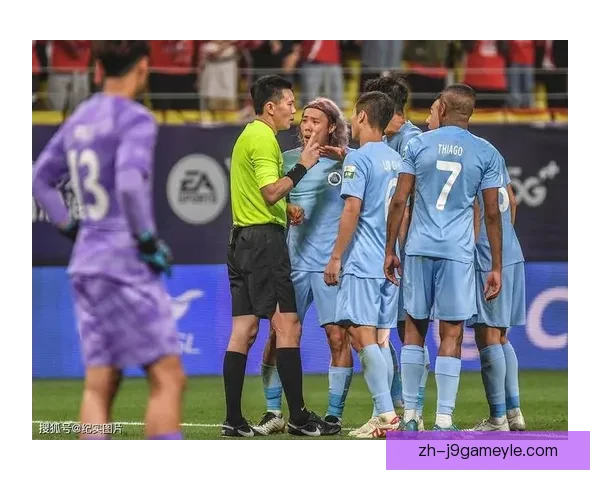 半场战报:成都3-1领先新鹏城 半场战报:成都3-1领先新鹏城